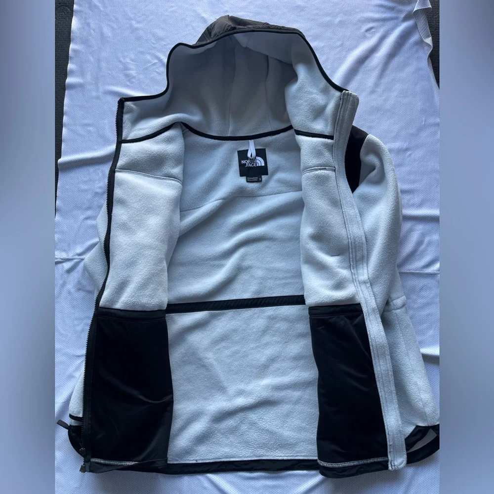 The North Face Denali Fleece Jacket with Hoodie NEW WITHOUT TAGS - Picture 2 of 12